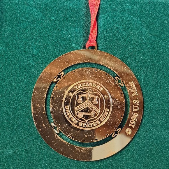 1996 The United States Mint Treasury Holiday Ornament Presidential Coat … - Picture 5 of 5